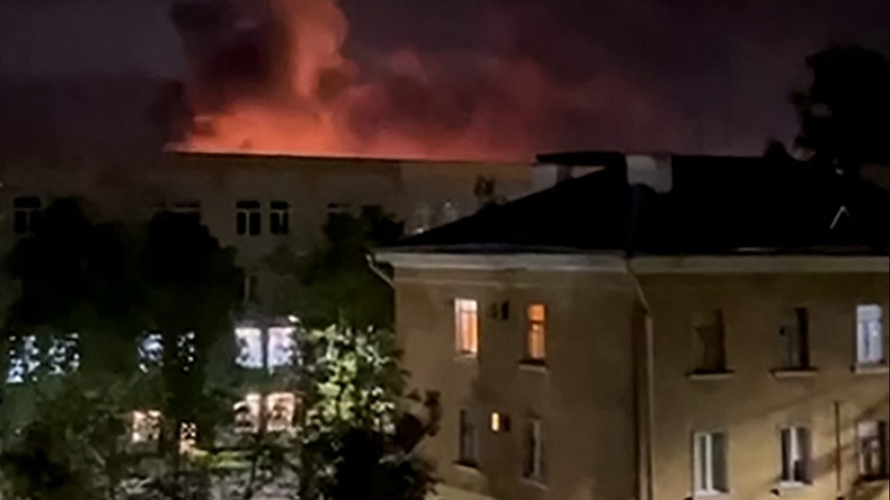 In this grab taken from a handout video posted on the Telegram account of Mikhail Vedernikov, the governor of Russia's Pskov region, on August 30, 2023, an explosion lights up the sky as the Russian military repell a drone attack on an airport in the northwestern city of Pskov. (Photo by Handout / TELEGRAM / @MV_007_PSKOV / AFP) / RESTRICTED TO EDITORIAL USE - MANDATORY CREDIT "AFP PHOTO / TELEGRAM / @MV_007_PSKOV" - NO MARKETING NO ADVERTISING CAMPAIGNS - DISTRIBUTED AS A SERVICE TO CLIENTS