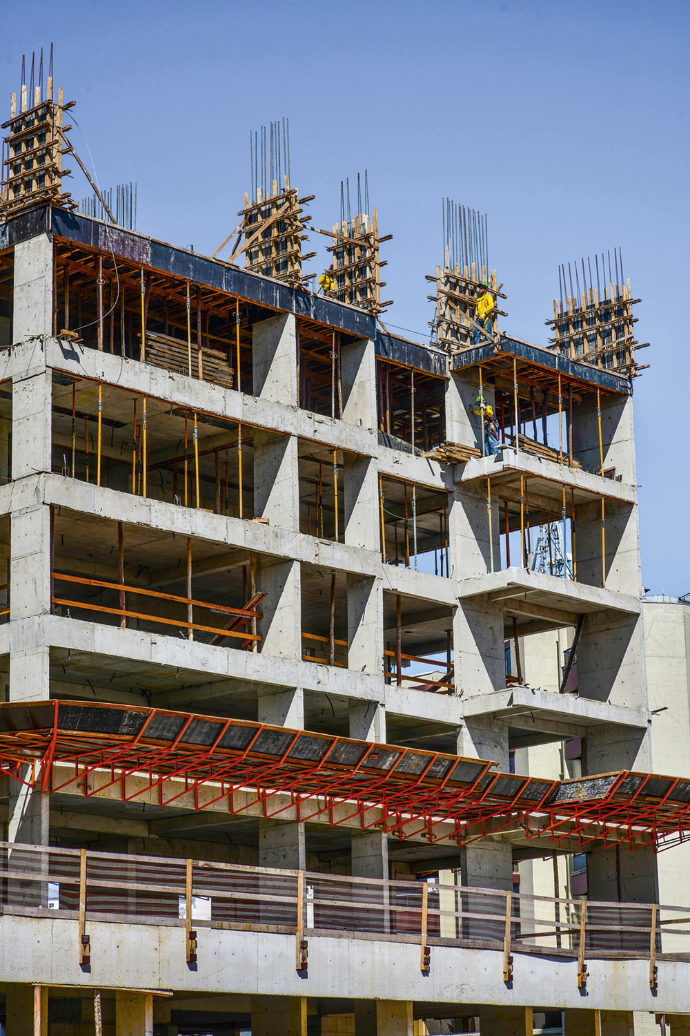 2295167_fotoarena.jpg EM OBRAS - Prédio em construção em São Paulo: o setor travou com juros altos