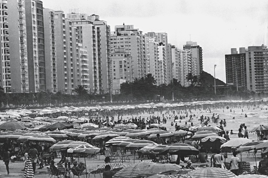 MUDANÇA - Guarujá, na década de 80: badalação e ostentação ficaram no passado