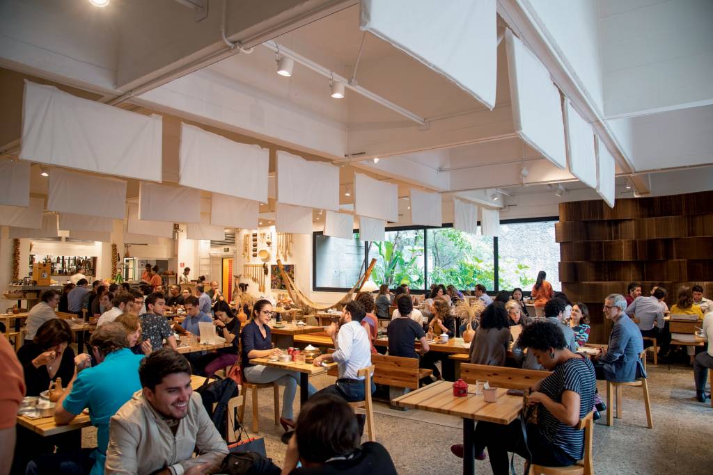 3 PAG. A Baianeira MASP 063.jpg CHEIO - Restaurante em São Paulo: setor de serviços teme aumento de impostos