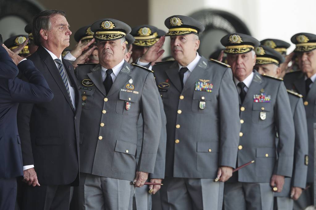 4f9c1568f838eb7e223e246fdfa187214a010511.jpg EM CASA - Bolsonaro, em cerimônia na Academia Militar das Agulhas Negras: a sua geração chegou ao poder no país