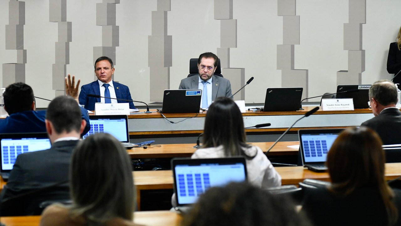 O relator e o presidente da CPI das ONGs, senadores Marcio Bittar e Plínio Valério