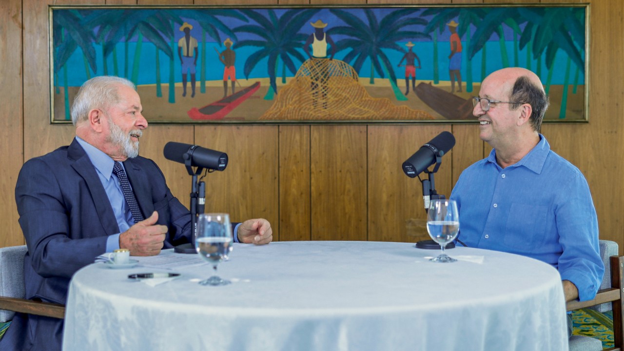 CHAPA-BRANCA - Lula e Marcos Uchôa, no programa Conversa com o Presidente: live semanal em emissora pública
