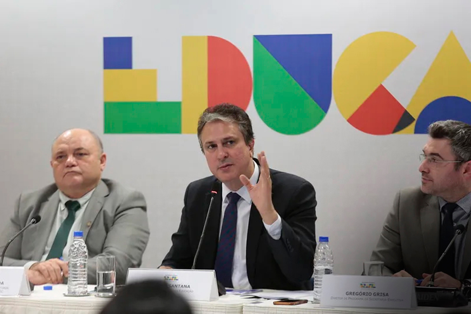 DEMOCRÁTICO - Ministro Camilo Santana propôs ajustes à reforma