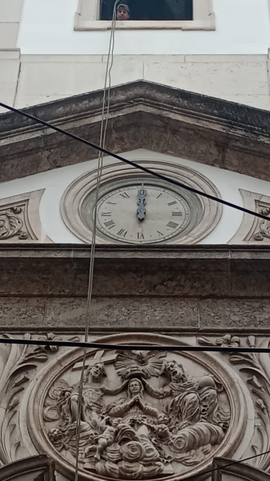 Relógio da Igreja de Nossa Senhora da Lapa dos Mercadores foi reinstalado hoje, depois de quase um século sem funcionar. -