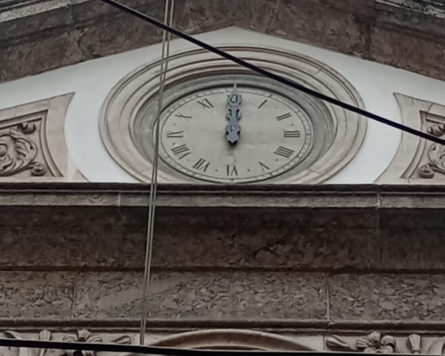 Relógio da Igreja de Nossa Senhora da Lapa dos Mercadores foi reinstalado hoje, depois de quase um século sem funcionar. -