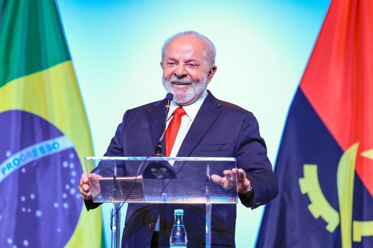 Em Angola, Lula fala em aliviar dívida de africanos com FMI