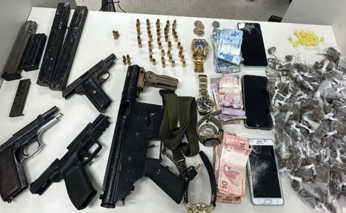 Armas, drogas e munições apreendidas na Bahia