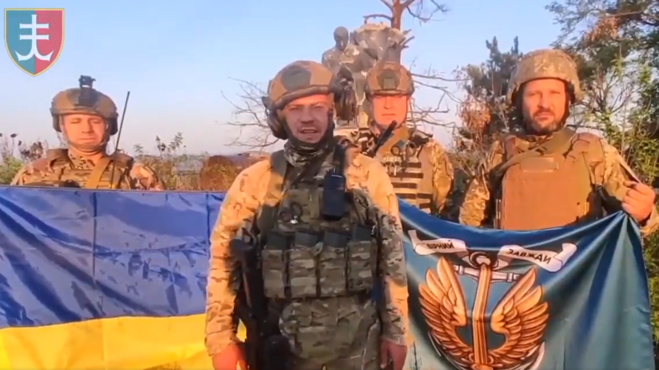 Ministério da Defesa ucraniano publicou vídeo em que soldados comemoram a vitória pelo controle da vila de Urozhaine, na região de Donetsk. 16/08/2023 -