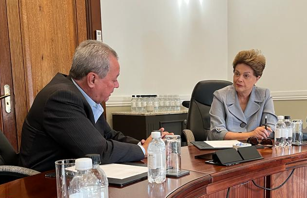 Presidente da NDB, Dilma Rousseff, e Renato Alban, presidente eleito da CNI
