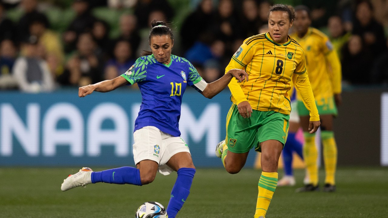 Marta foi titular contra a Jamaica, mas não conseguiu criar as jogadas necessárias para a classificação brasileira no Mundial -