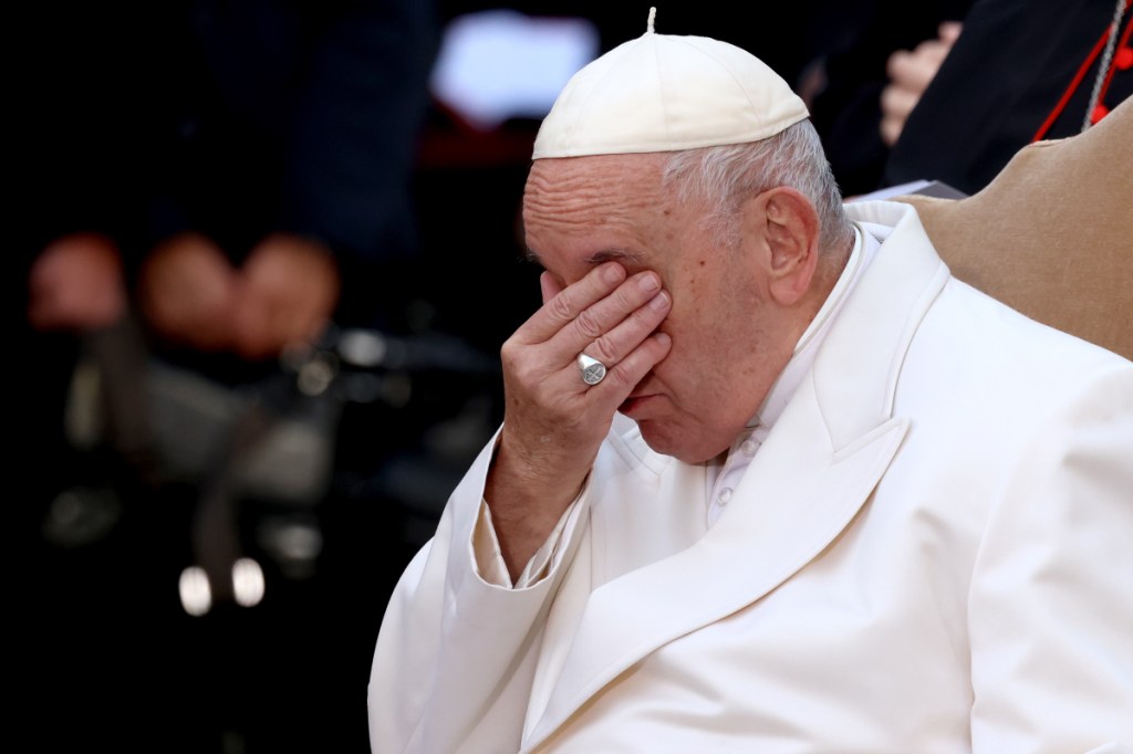 Conservadores questionam Papa sobre mulheres e LGBTQIA+ antes de