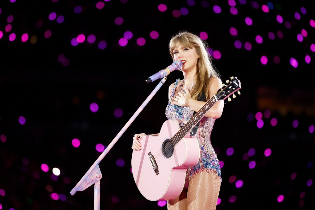 Taylor Swift se apresenta em turnê "The Eras Tour", na Califórnia, Estados Unidos. 03/08/2023