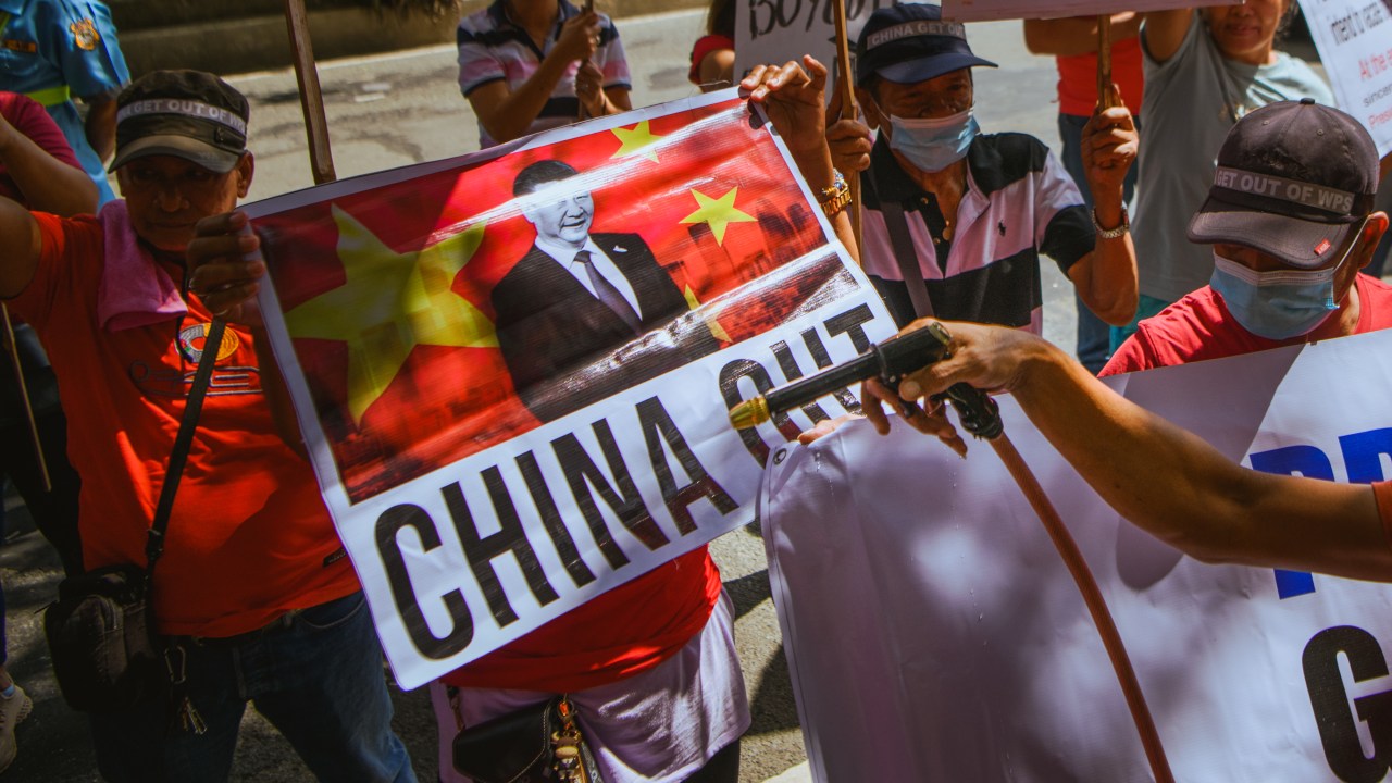Protesto em frente à embaixada chinesa em Manila, nas Filipinas (11/08/2023)