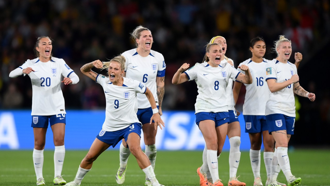 BRISBANE, AUSTRALIA - AUGUST 07: England players celebrate during the penalty shoot out in the FIFA Women's World Cup Australia & New Zealand 2023 Round of 16 match between England and Nigeria at Brisbane Stadium on August 07, 2023 in Brisbane, Australia. (Photo by Justin Setterfield/Getty Images)