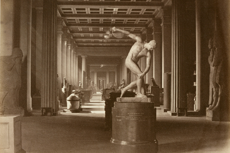 Estátua de mármore de um lançador de disco no Museu Britânico, em Londres - The British Museum - Discóbolo
