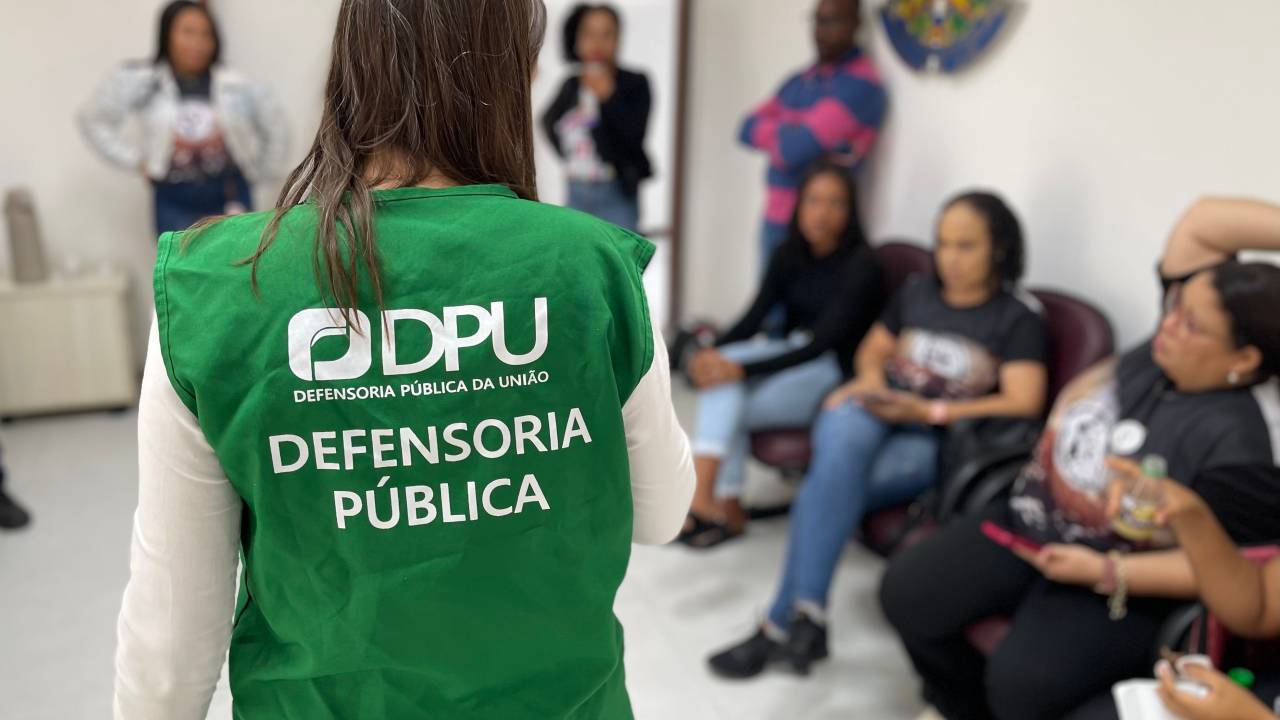 Defensoria Pública da União promove mutirão de atendimento aos familiares e às vítimas da explosão de uma extinta fábrica de fogos de artifício em Santo Antônio de Jesus (BA), que deixou 64 mortos em 1998
