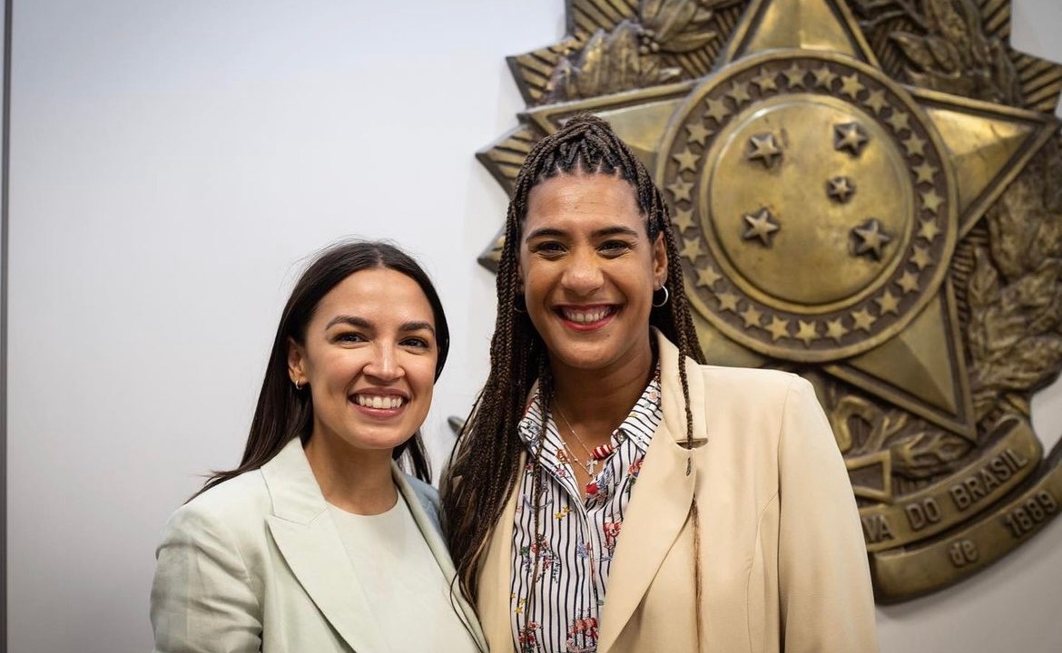 A congressista na Câmara dos Representantes por Nova York, Alexandria Ocasio-Cortez (AOC), e a ministra da Igualdade Racial, Anielle Franco. 15/08/2023