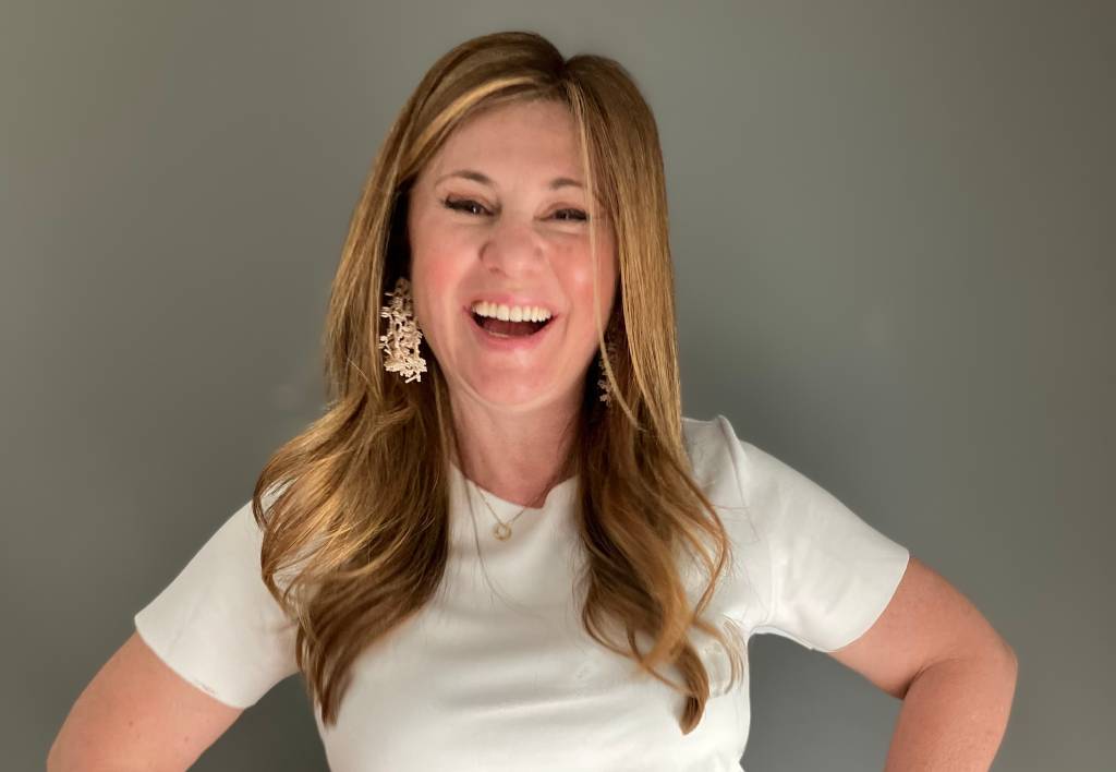 A pergunta que historiadora, irmã de Adriana Esteves, desvenda em livro