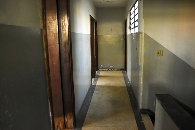 Corredor do primeiro andar do prédio do DOI-CODI, um dos principais centros de tortura da Ditadura Militar -
