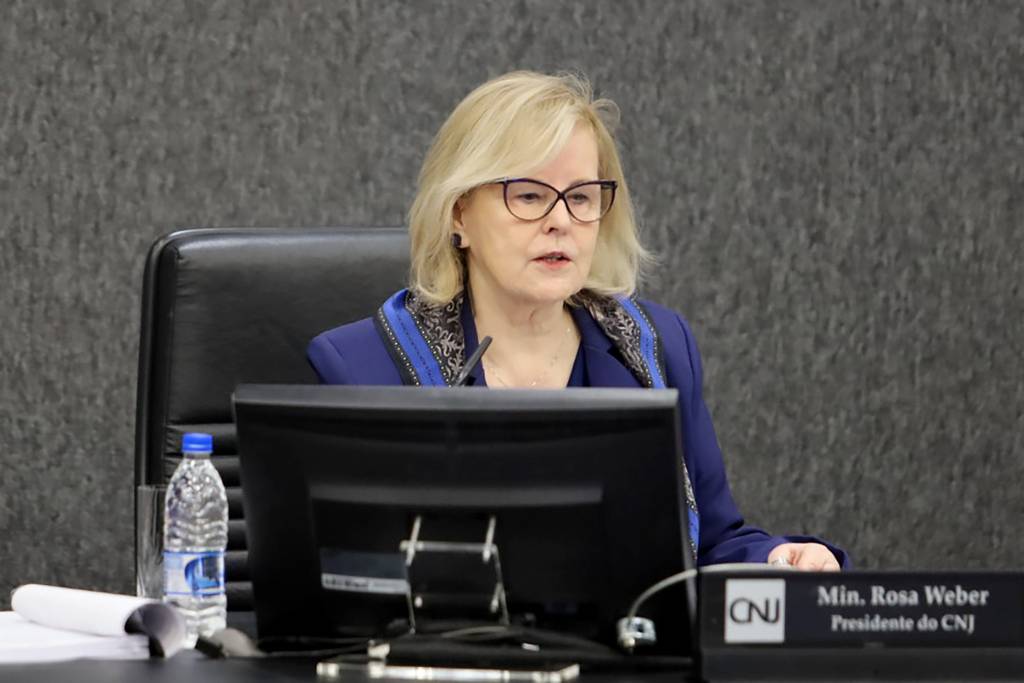 ‘Efeito Rosa’ provoca debate sobre aborto e hegemonia masculina