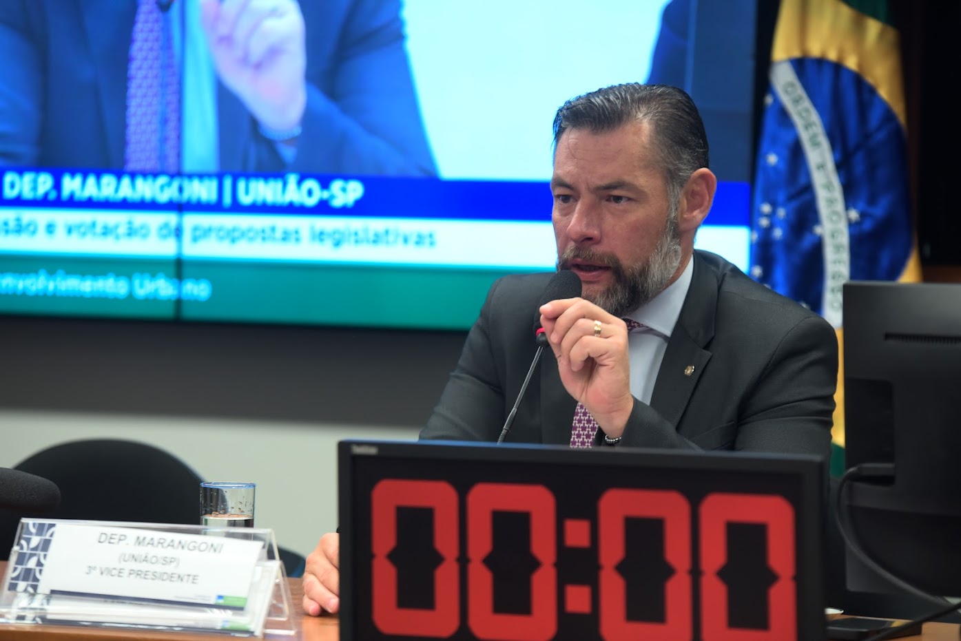 O presidente da Frente da Habitação, deputado Marangoni