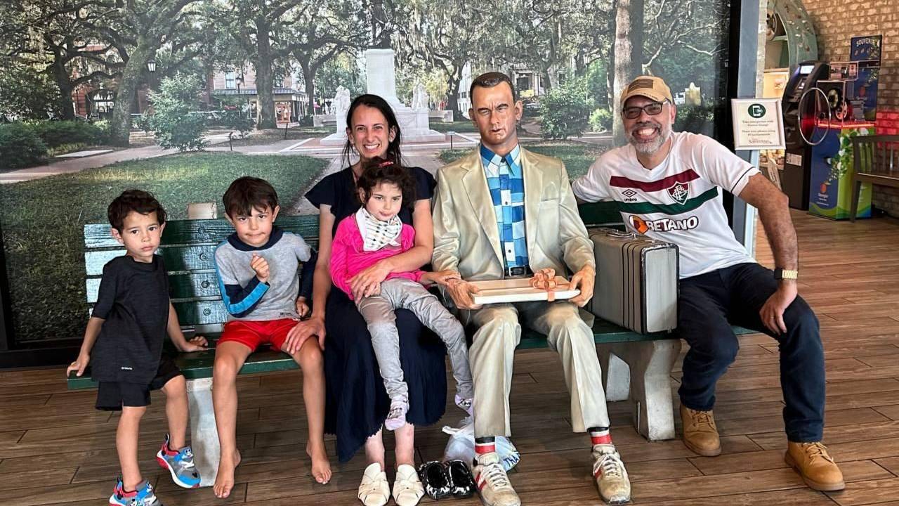 ALVO - Jornalista tem usado a família para pedir doações nas redes sociais