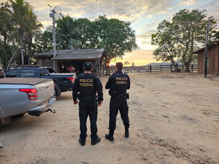 Agentes da PF deflagraram a Operação Retomada, com o objetivo de investigar um esquema de invasão de terras da União e desmatamento para criação de gado na Floresta Amazônica
