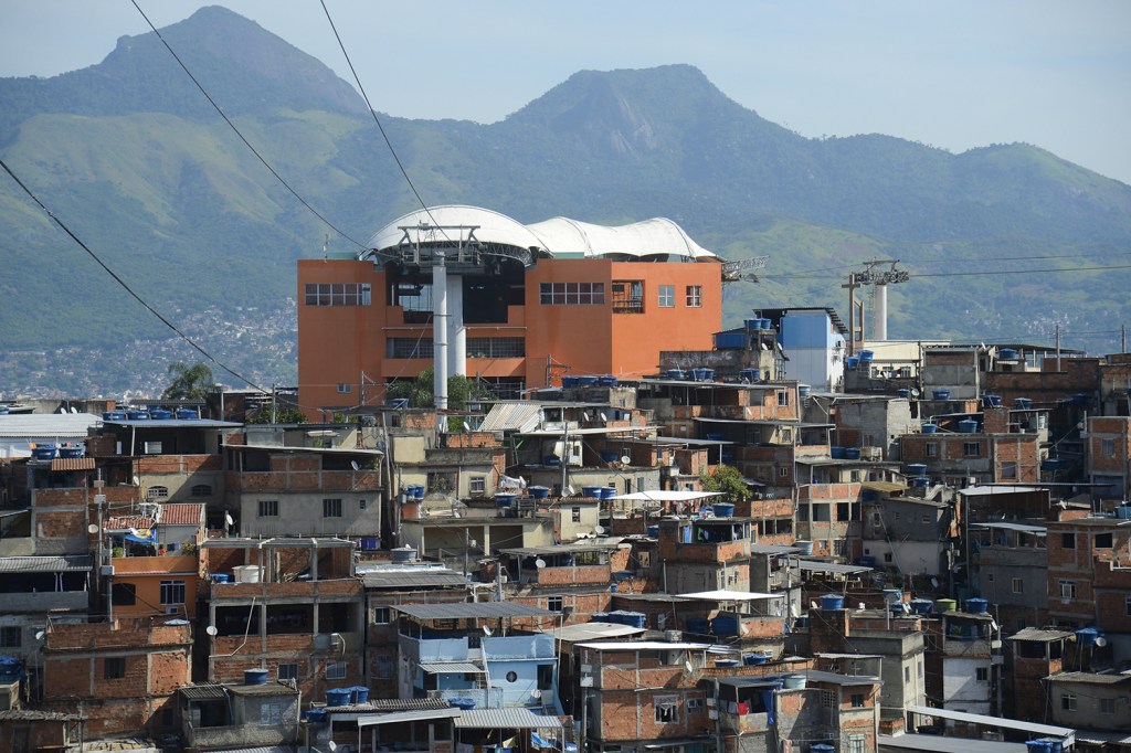 FRACASSO - Morro do Alemão, no Rio de Janeiro: reurbanização interrompida
