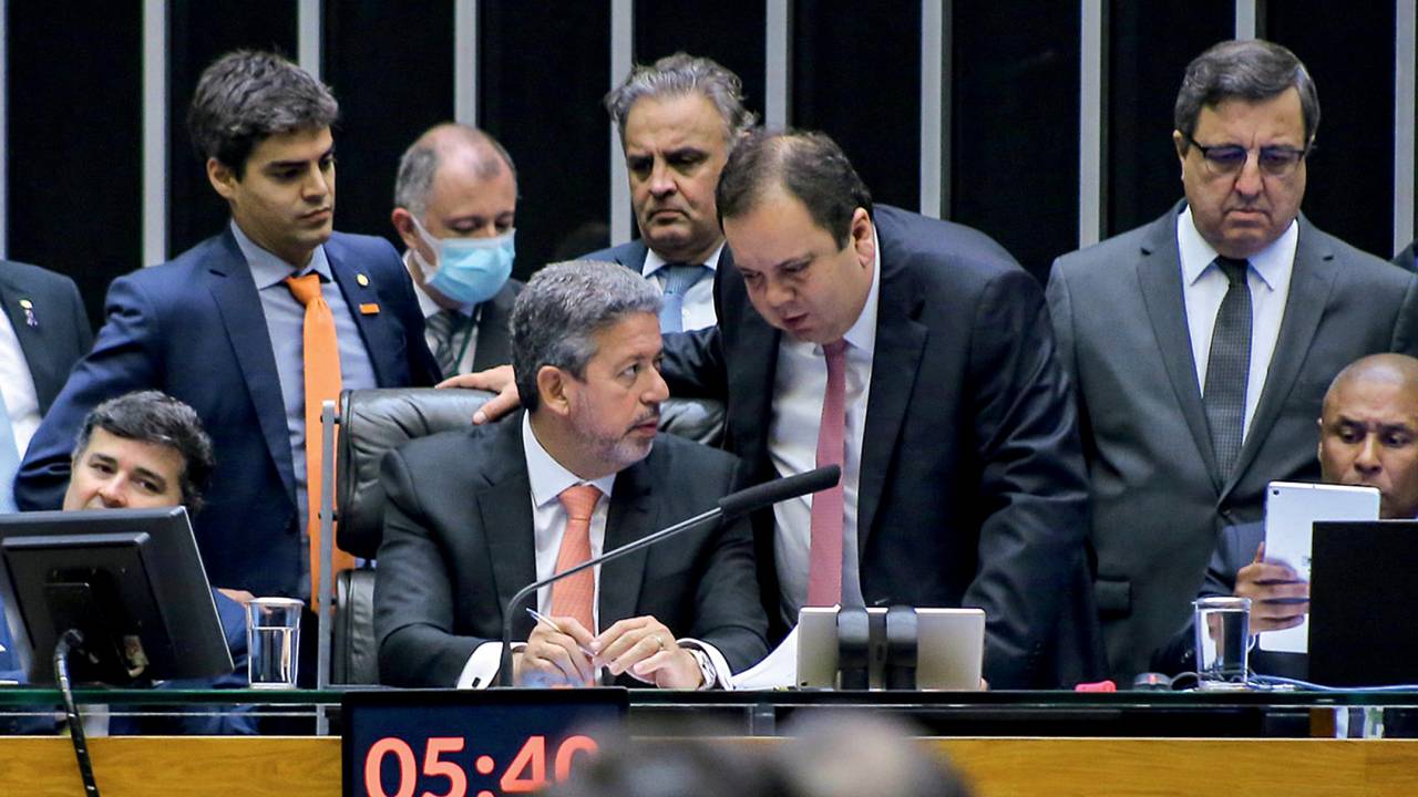 NA CÂMARA - Lira e Elmar: promessa de cargos, promessa de ministérios e, por enquanto, sem apoio da bancada governista