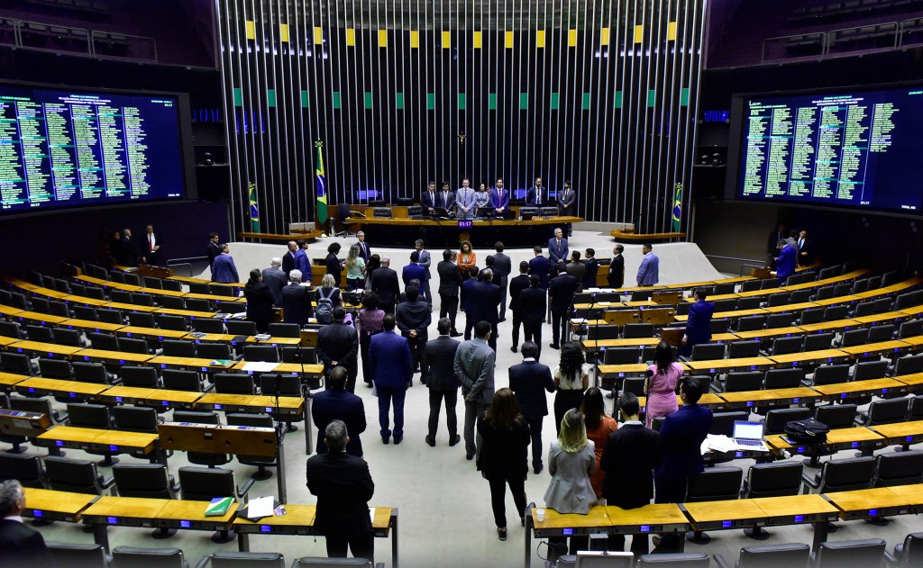 O ministro da Fazenda, Fernando Haddad, o presidente da República, Luiz Inácio Lula da Silva, o presidente do Senado, Rodrigo Pacheco, e o presidente da Câmara, Arthur Lira, durante a promulgação da PEC da reforma tributária