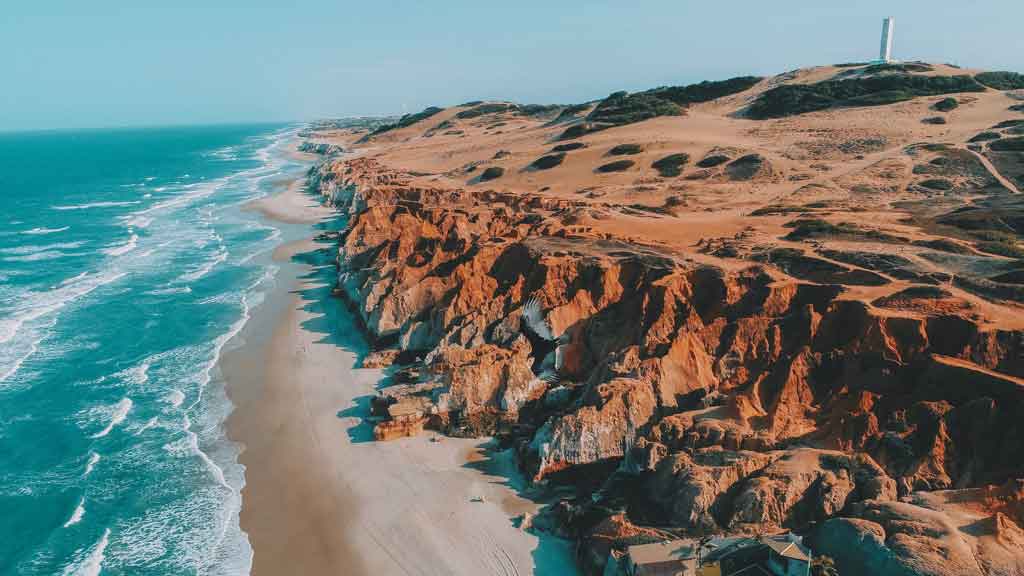 Praia de Morro Branco corre risco no Cearáa