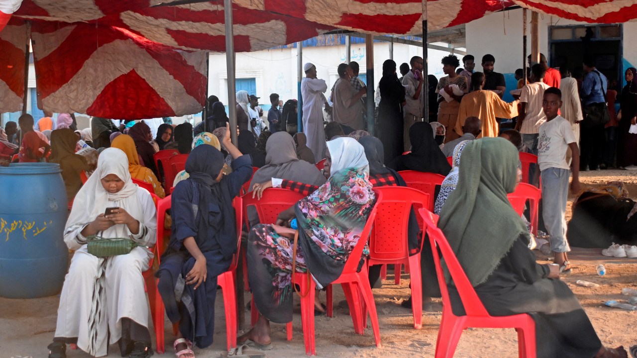 Sudanese wait outside a Passports and Immigration Services office in Port Sudan on September 3, 2023, following an announcement by the authorities of the resumption of issuing travel documents in war-torn Sudan. (Photo by AFP)