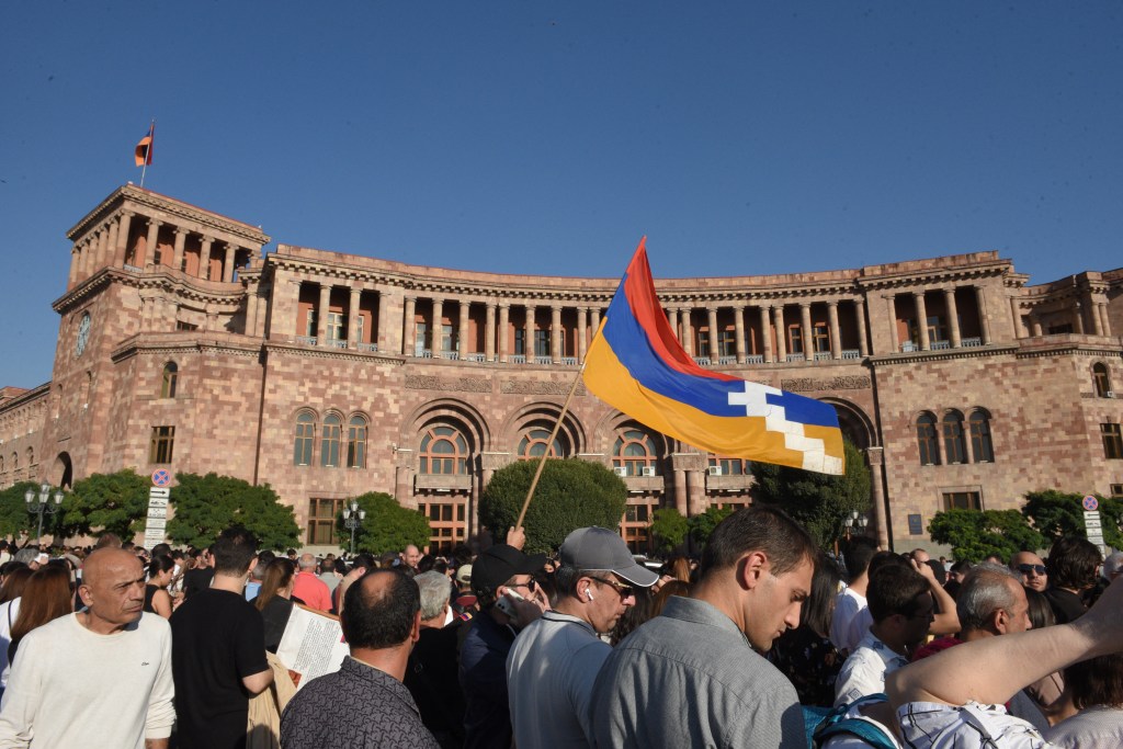 Armenians protest to urge the government to respond to the Azerbaijani military operation launched against the breakaway Nagorno-Karabakh region outside the government building in central Yerevan on September 19, 2023. (Photo by Karen MINASYAN / AFP)