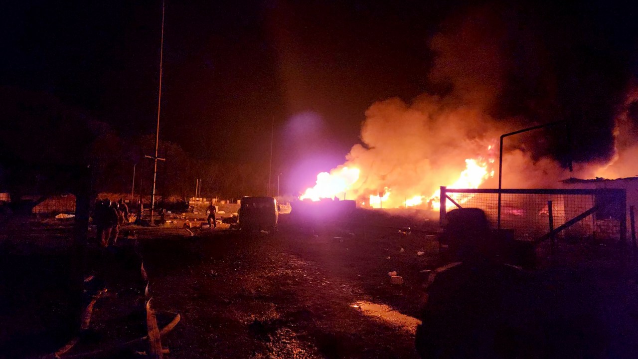 This handout photograph taken and released on September 25, 2023 by the Nagorno-Karabakh Human Rights Ombudsman shows a fire at a fuel depot outside Stepanakert. More than 200 people were injured in a blast at a fuel depot in Nagorno-Karabakh, a separatist official said Monday, calling for urgent medical assistance. (Photo by Handout / Nagorno-Karabakh Human Rights Ombudsman / AFP) / RESTRICTED TO EDITORIAL USE - MANDATORY CREDIT "AFP PHOTO /NAGORNO-KARABAKH HUMAN RIGHTS OMBUDSMAN" - NO MARKETING NO ADVERTISING CAMPAIGNS - DISTRIBUTED AS A SERVICE TO CLIENTS