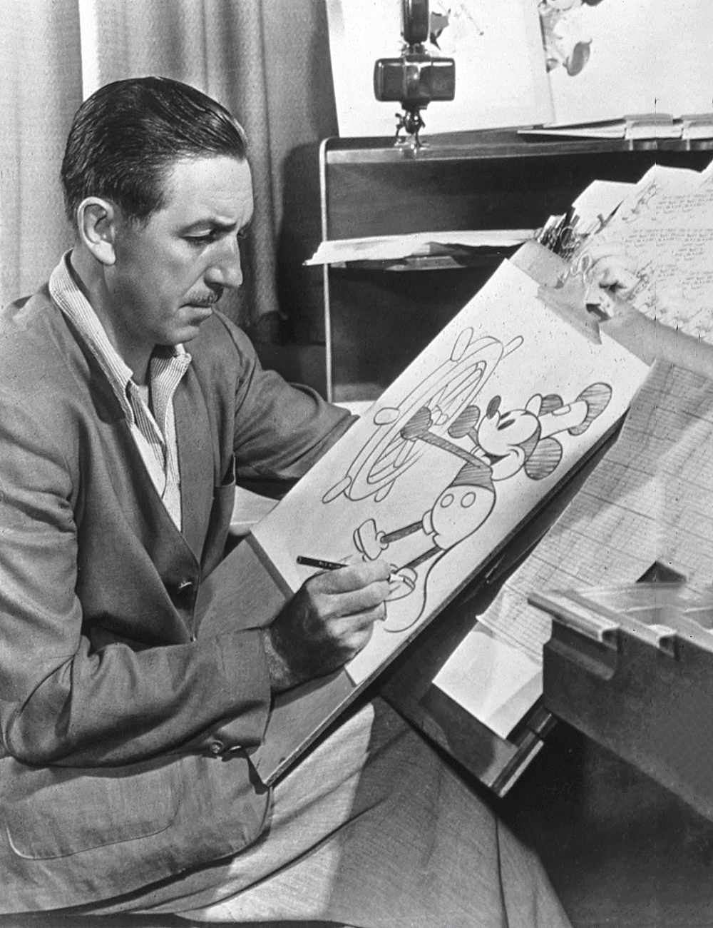 CRIADOR - Walt Disney e o Mickey original: rato lucrativo na recessão