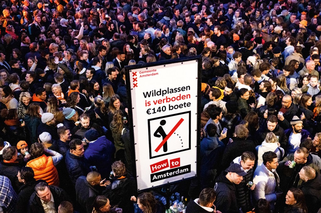 VIAJANDO E APRENDENDO - Amsterdã: multas para quem urina nas ruelas