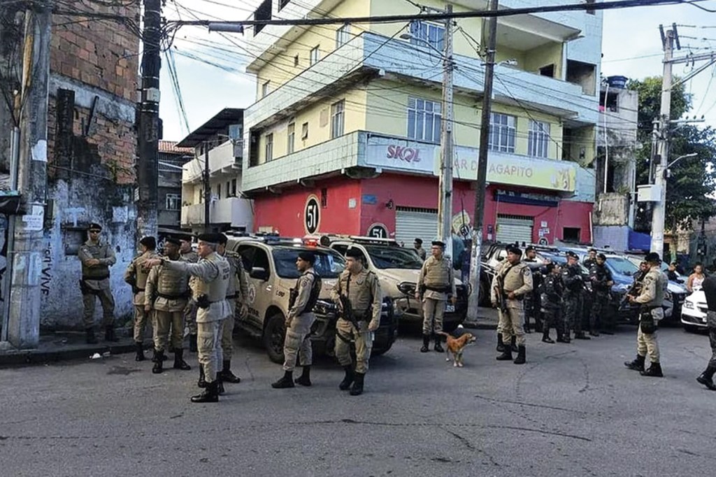 NAS RUAS - Polícia Militar em operação: várias mortes em confrontos recentes