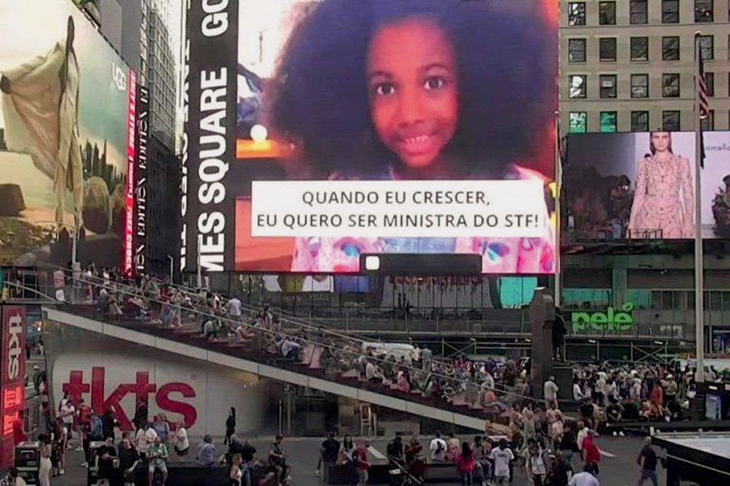 CAMPANHA - Painel na Times Square: pressão por mulher negra no Supremo