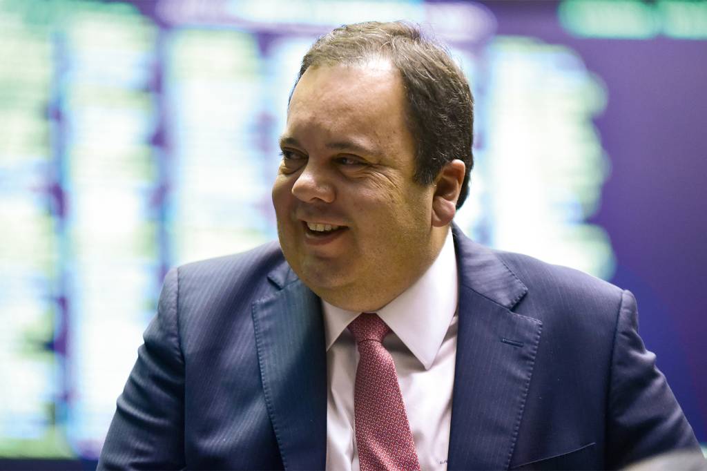 Como Elmar Nascimento espera superar Hugo Motta na disputa na Câmara