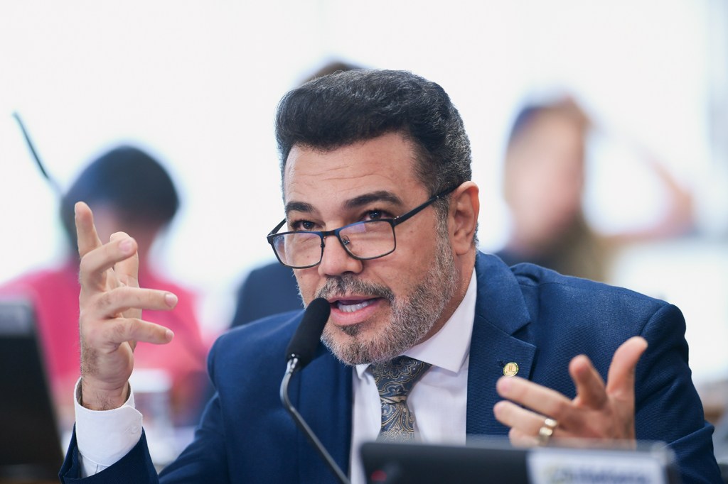 PÚLPITO - Marco Feliciano: o deputado e pastor atiça os evangélicos contra Lula