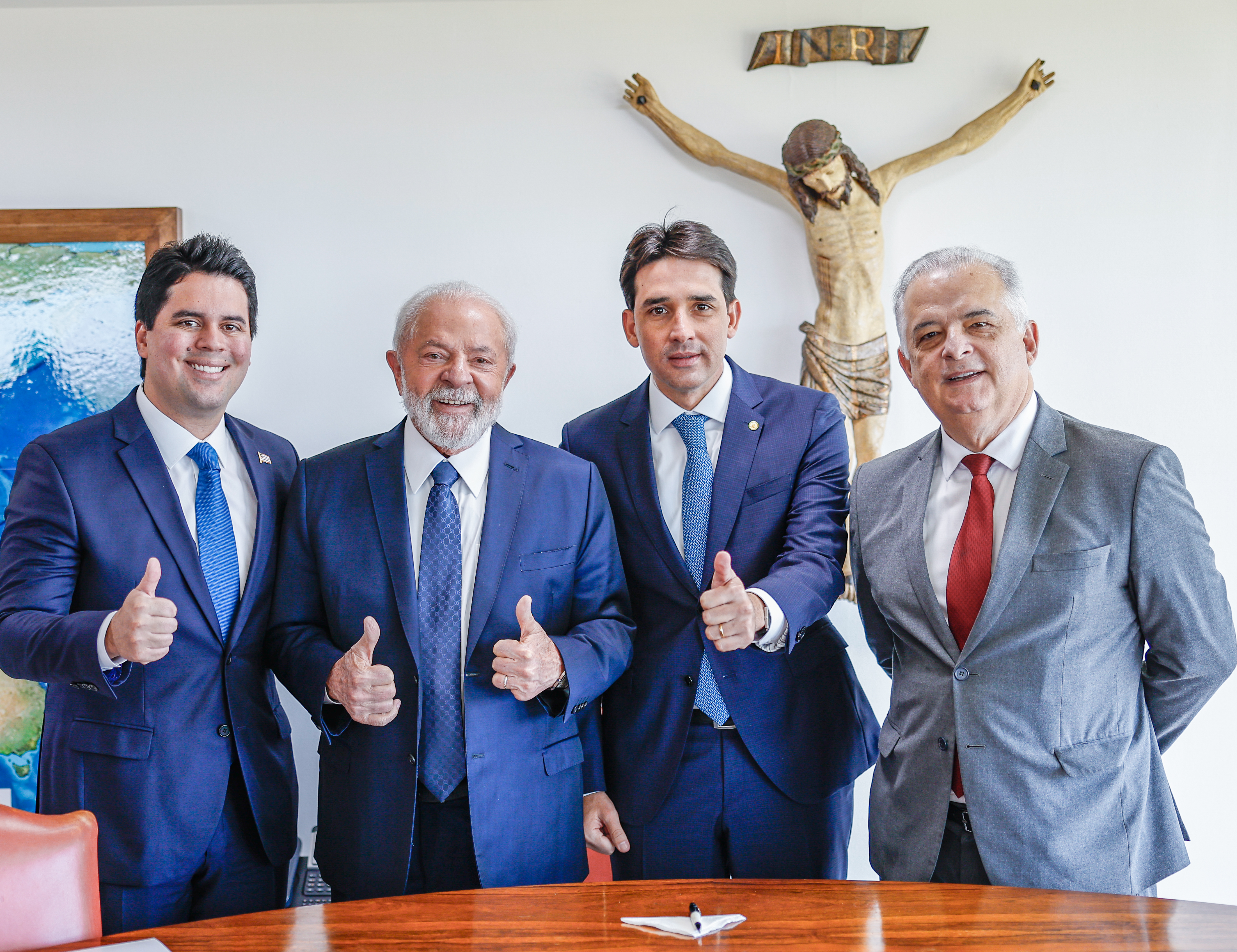13.09.2023 - Presidente da República, Luiz Inácio Lula da Silva, durante reunião com o Ministro de Portos e Aeroportos, Márcio França, Deputado Federal Silvio Costa Filho (Republicanos- PE) e Deputado Federal André Fufuca (PP-MA), no Palácio do Planalto. Brasília - DF. Foto: Ricardo Stuckert / PR