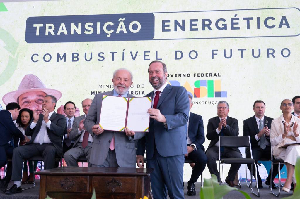 Lula participa de reunião do CNPE sobre mistura e importação de biodiesel