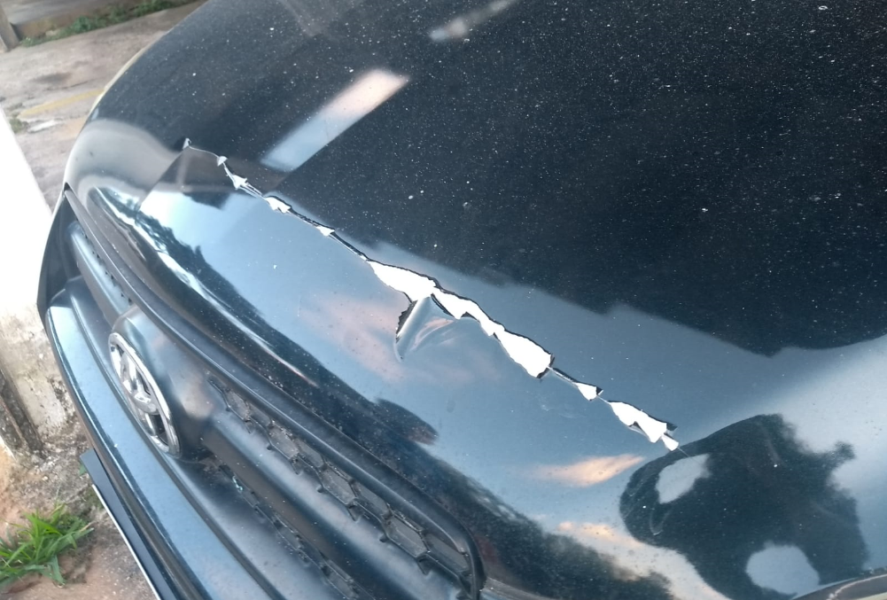 AÉCIO – CARRO DEPREDADO POR VIZINHOS APÓS PRISÃO divulgação
