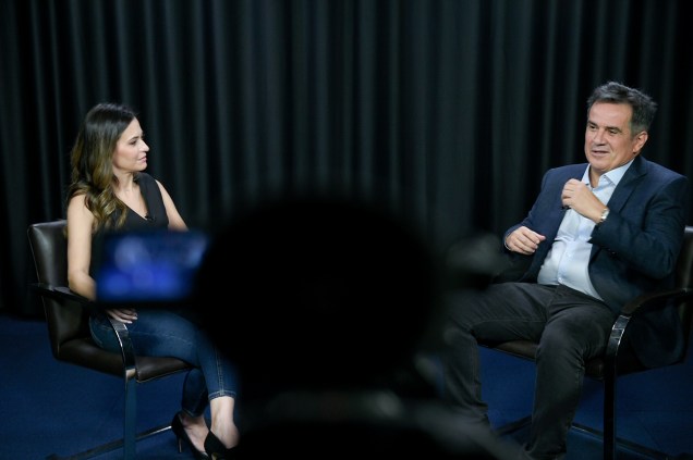 A jornalista e apresentadora Marcela Rahal e o senador Ciro Nogueira no programa "Amarelas On Air", de Veja