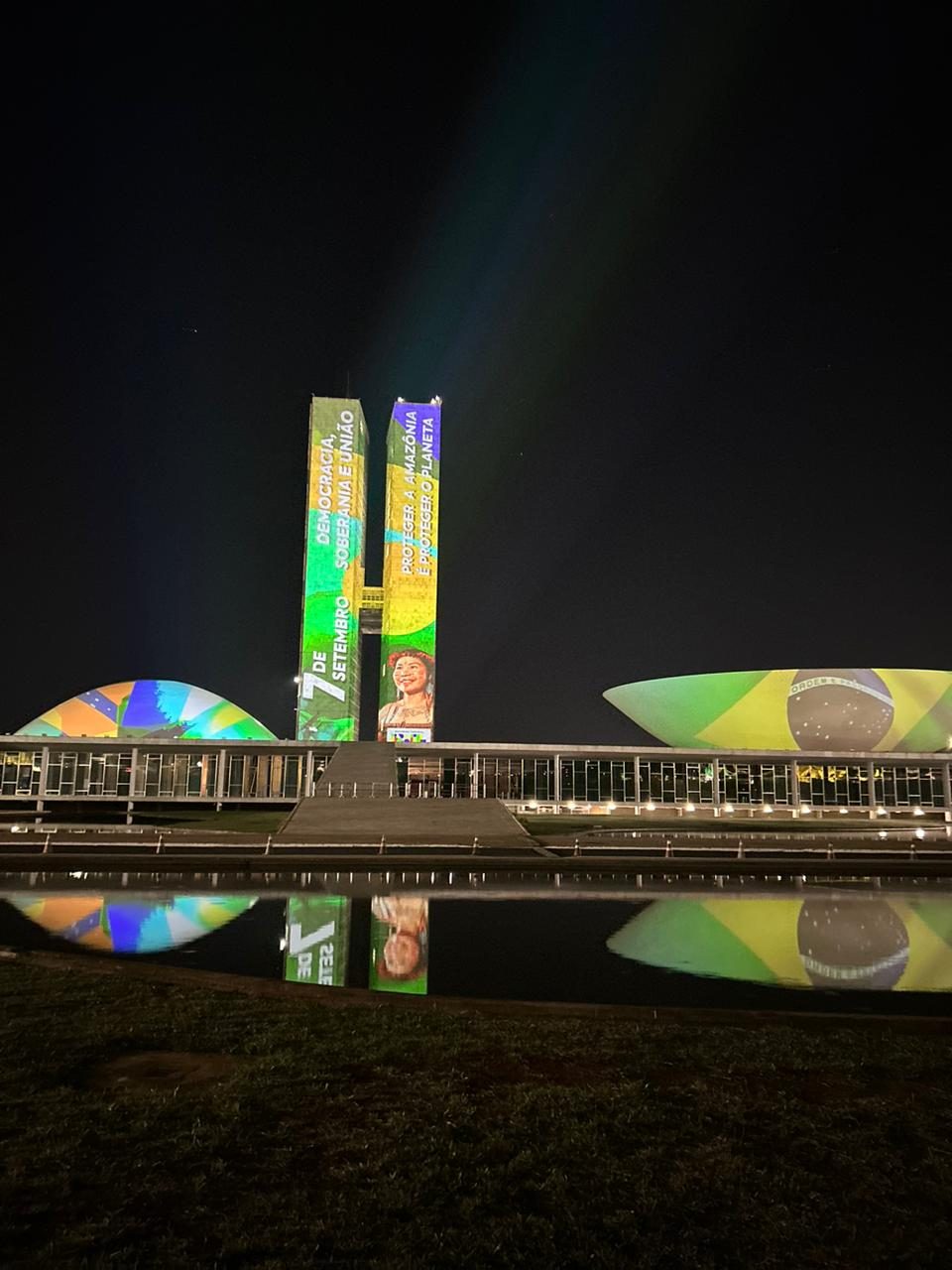 Em ação institucional, prédio do Congresso Nacional ganhou projeções em homenagem ao Dia da Independência, neste 7 de setembro