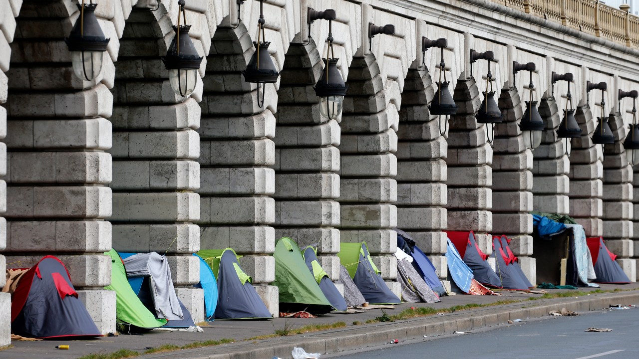 PARIS, FRANCE - APRIL 30: Tents are installed by homeless people under the Bercy bridge during the outbreak of Coronavirus disease (COVID-19) on April 30, 2021 in Paris, France. The increase in economic precariousness accentuated by the health crisis due to Covid-19 forces many people to sleep in the street. (Photo by Chesnot/Getty Images)