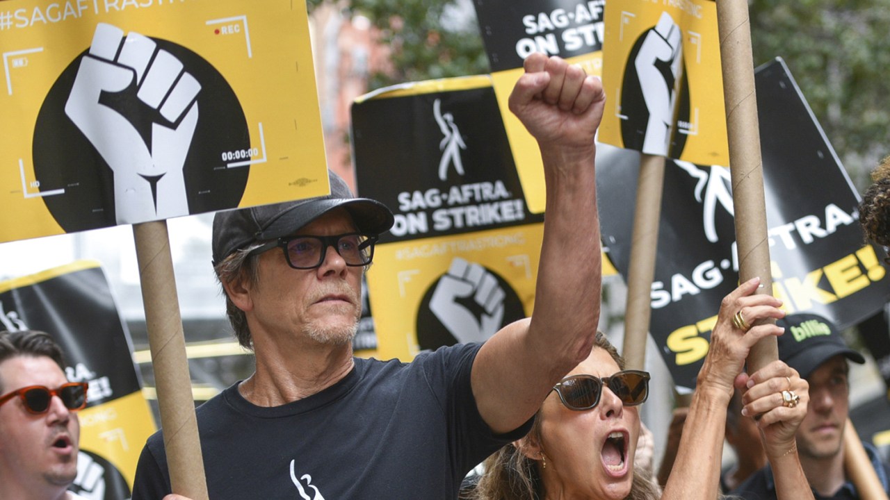 ESTRELAS UNIDAS - Kevin Bacon e Marisa Tomei em protesto: famosos aderem em peso à paralisação