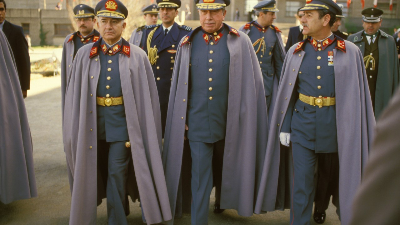 O ditador chileno Augusto Pinochet, em 1983, no aniversário de dez anos do golpe militar no país
