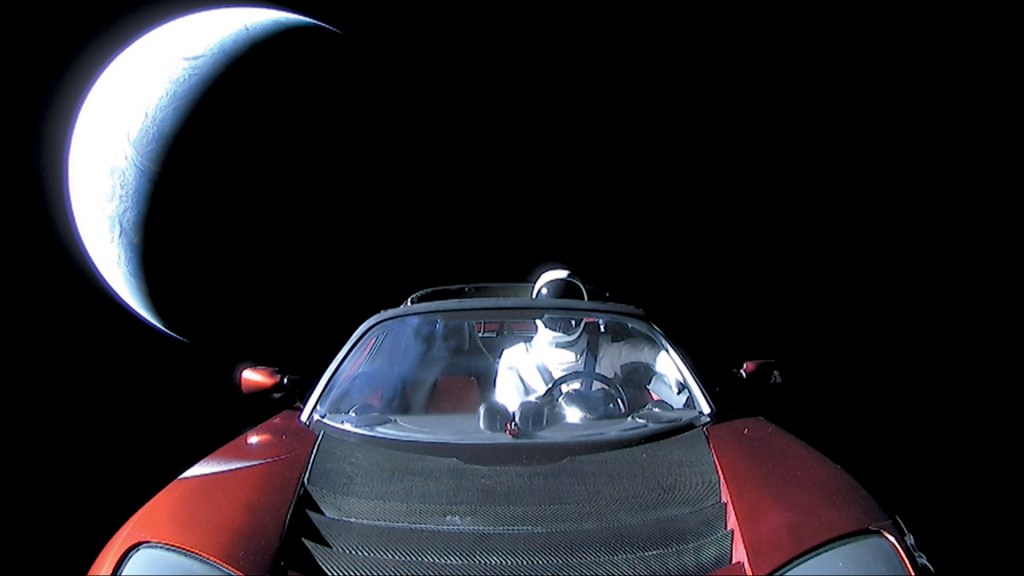 DIVERSÃO - O Tesla Roadster vermelho-cereja em órbita: carona cósmica